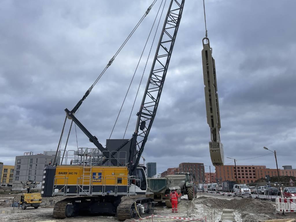 Bauer Seilbagger/Crane MC 76 Seilbagger & Schlitzwandtechnik